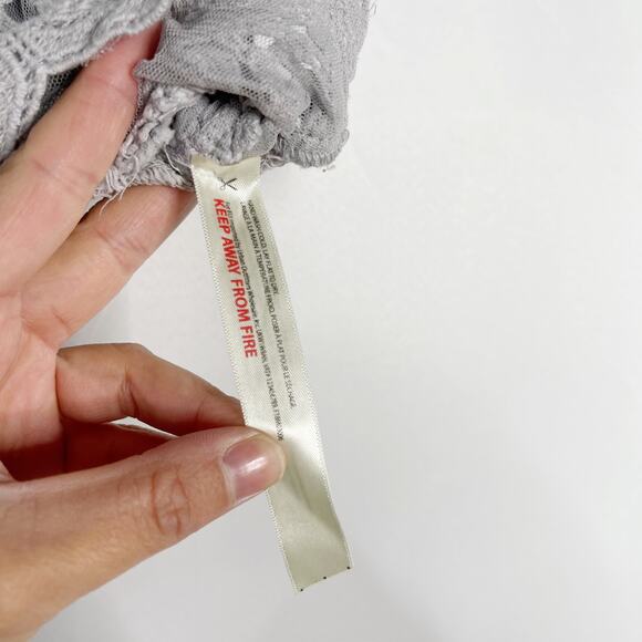 Free People One XSmall Gray Ilektra Bralette Lace Crochet Cropped Tank Straps - Picture 6 of 9